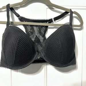 Victoria’s Secret Very Sexy collection unlined bra. 36DD. Black Never worn.